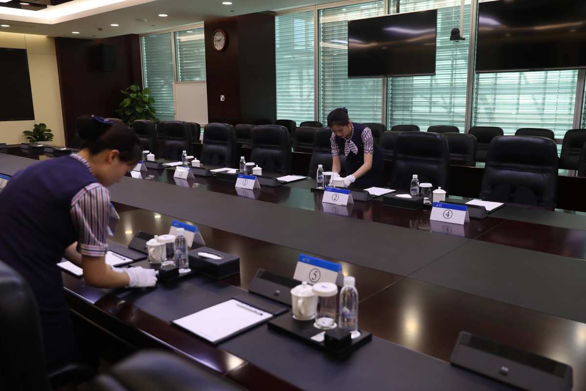 精准布局，贴心服务 高端会议摆台与现场服务全攻略
